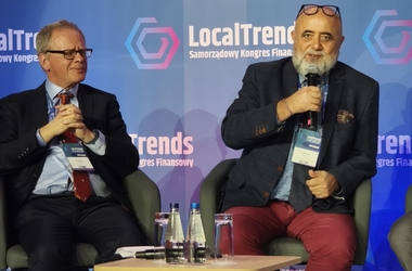 Na zdjęciu widoczni są prof. Paweł Swianiewicz, dyrektor NIST oraz Marian Kachniarz, Profesor Uniwersytetu Przyrodniczego we Wrocławiu - kliknięcie spowoduje wyświetlenie powiększonego zdjęcia
